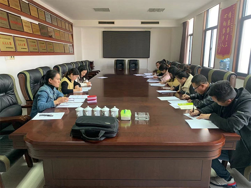 公司內(nèi)部員工舉行業(yè)務(wù)知識培訓